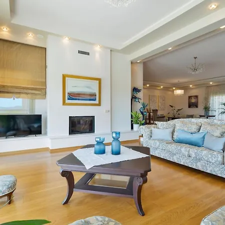 Anastasia With Private Pool And Full Privacy